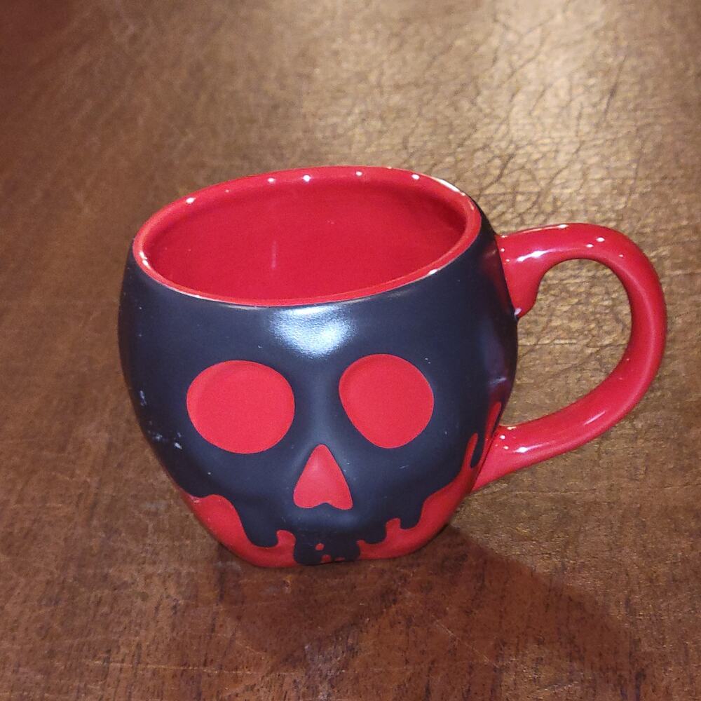 Disney Parks Snow White POISON APPLE Heat Color Changing Coffee Tea Mug Cup